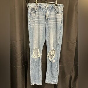 Women’s American Eagle Distressed Mom Jeans size 12